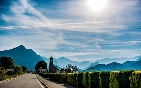 Coll de Nargo con sus tiendas y restaurantes está a 7 min en coche